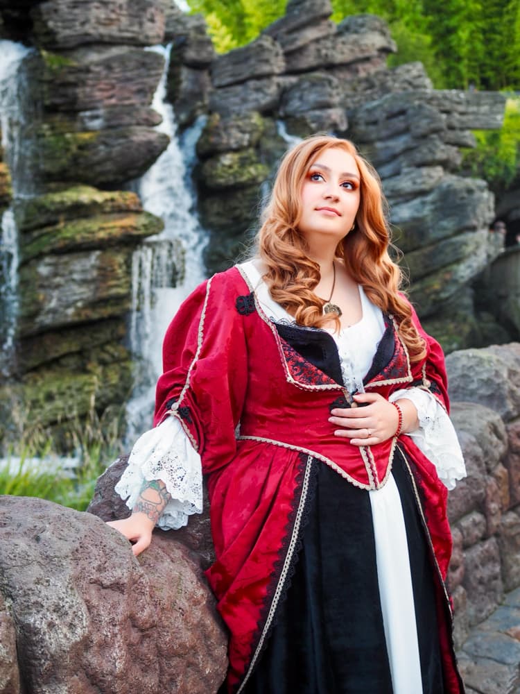 Elisabeth Swann - Photo 25