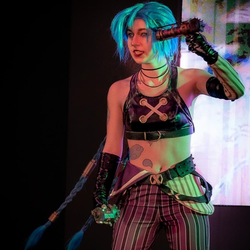 Jinx on stage - Arcane cosplay photoshoot cover