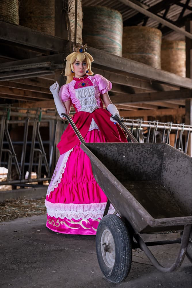 Peach at the farm 🐮 - Photo 16