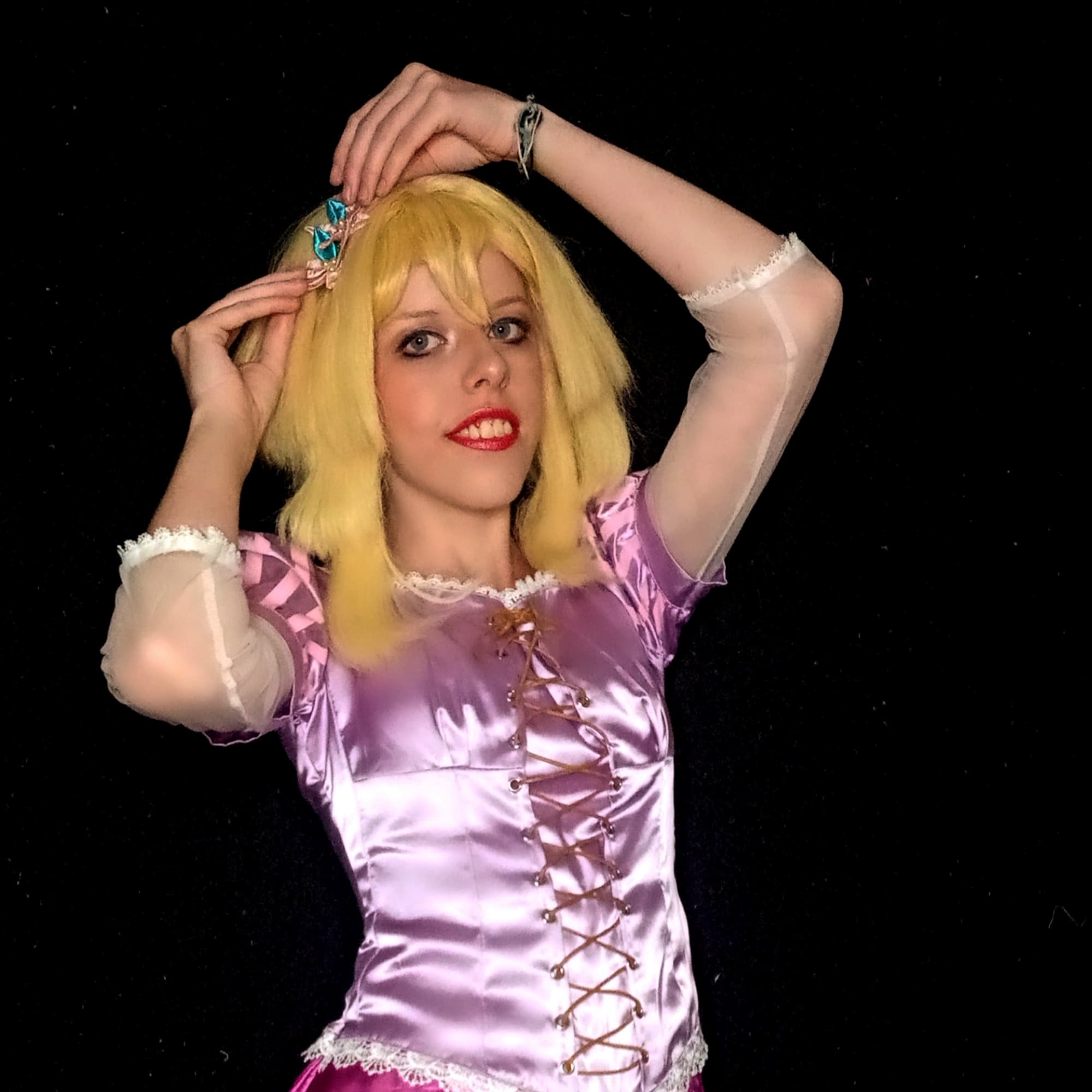 Lumine Rapunzel vers - Genshin Impact cosplay photoshoot cover