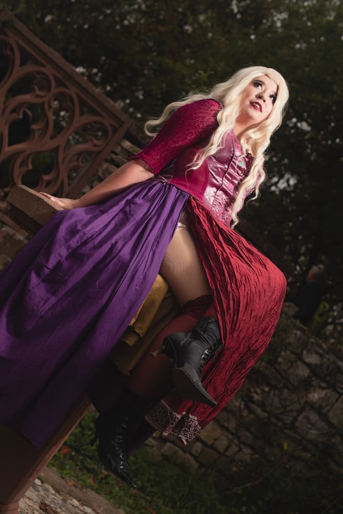 Sarah Sanderson  - Photo 4