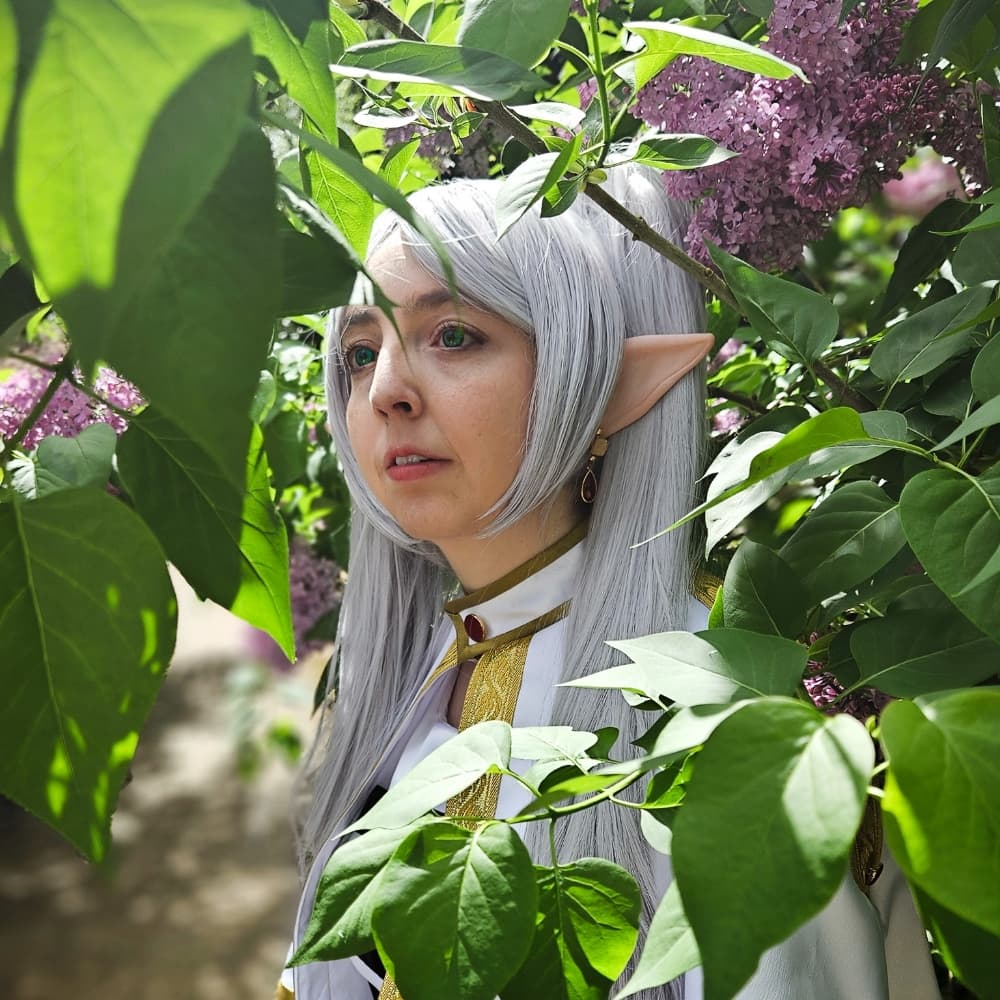 Frieren - Frieren: Beyond Journey's End cosplay photoshoot cover