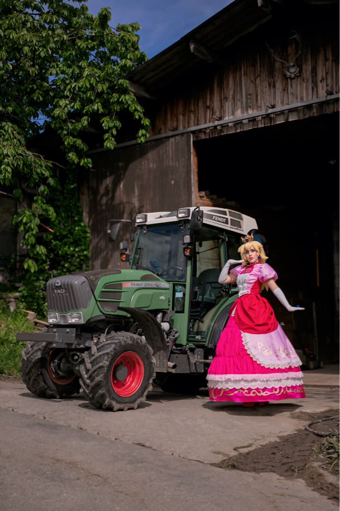 Peach at the farm 🐮 - Photo 14