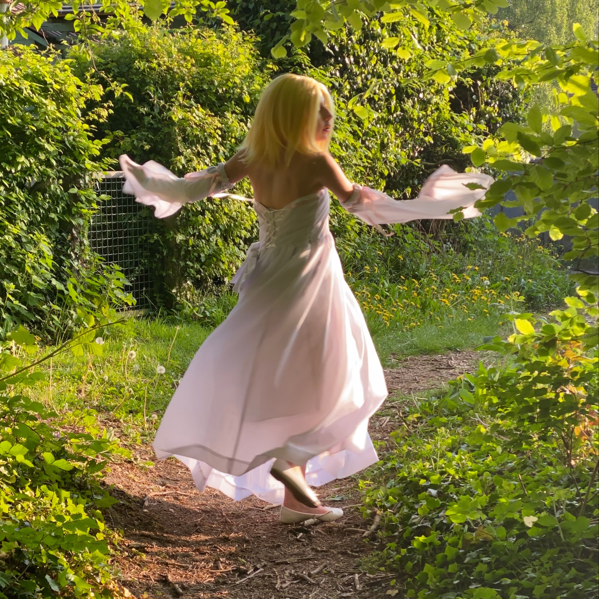 Elaine  - The Seven Deadly Sins cosplay photoshoot cover