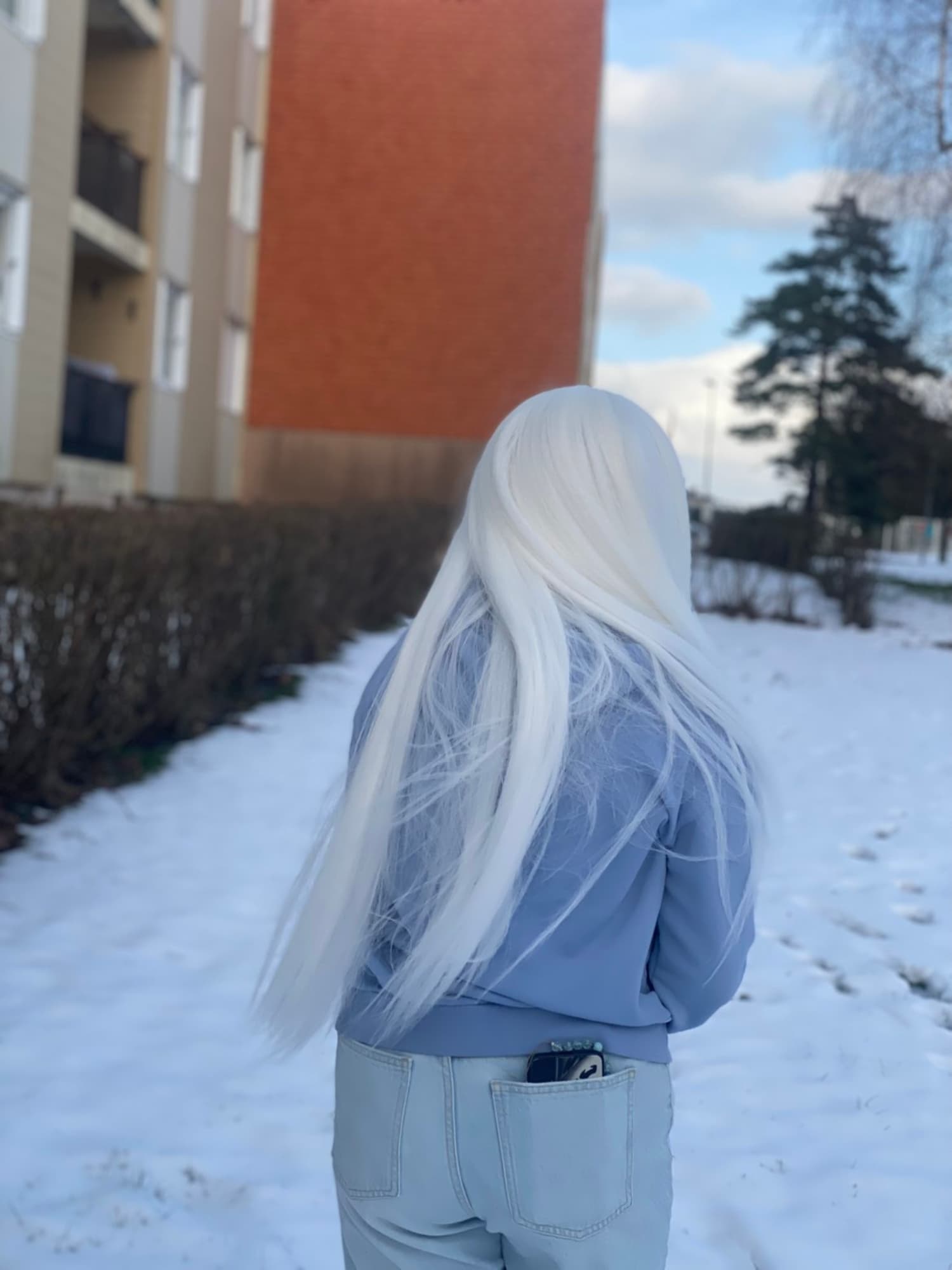 Elizabeth in snow - Photo 3