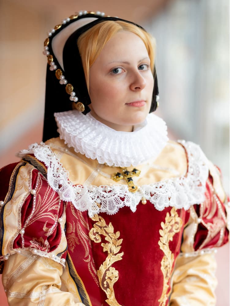 Mary I of England Cosplay - Photo 22