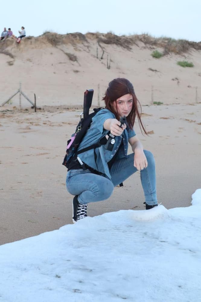 Ellie TLOU2 beach - Photo 12