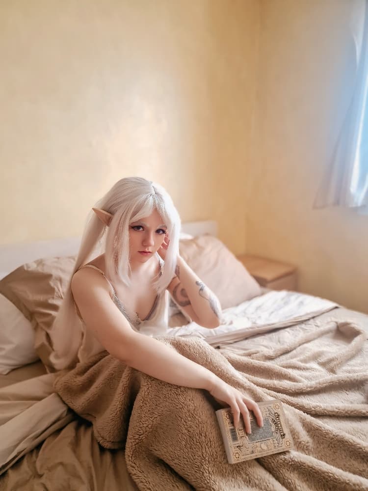 Frieren sleeping - Photo 19