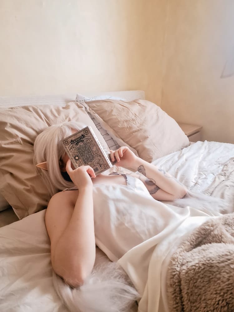 Frieren sleeping - Photo 9