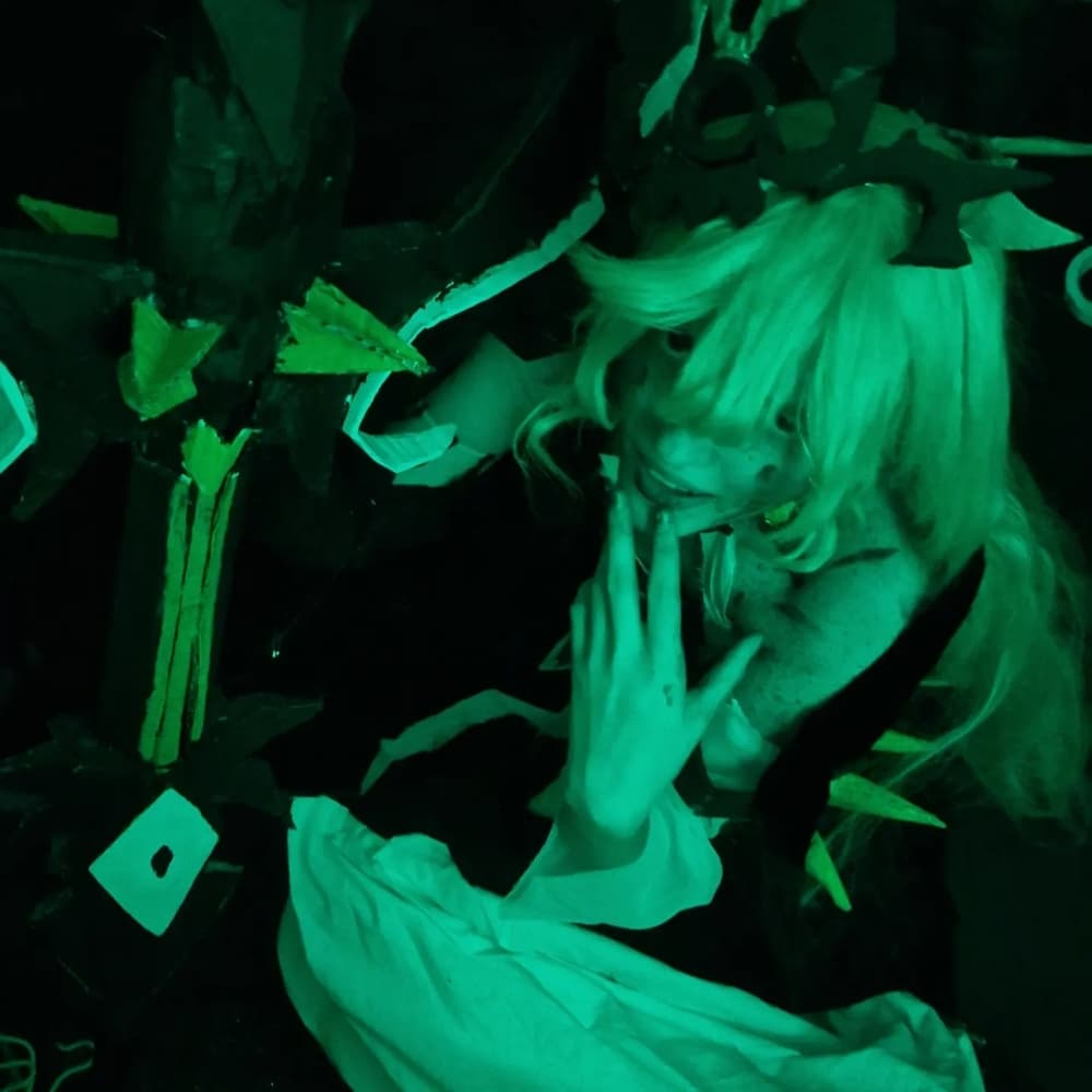 Mobius (og outfit) - Photo 6