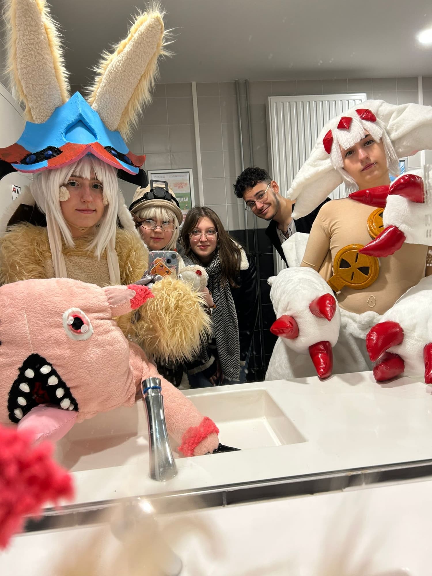 MADE IN ABYSS - Photo 2