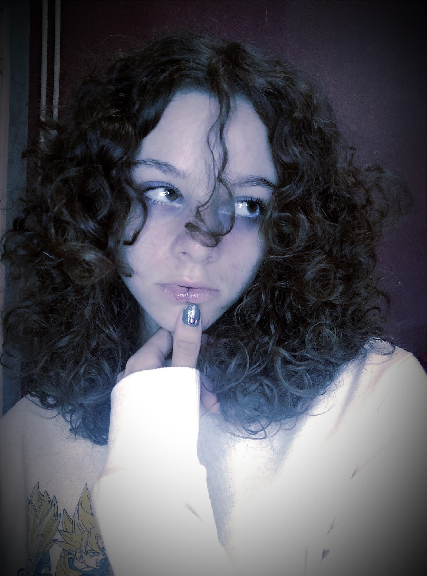 ~L~ - Photo 1