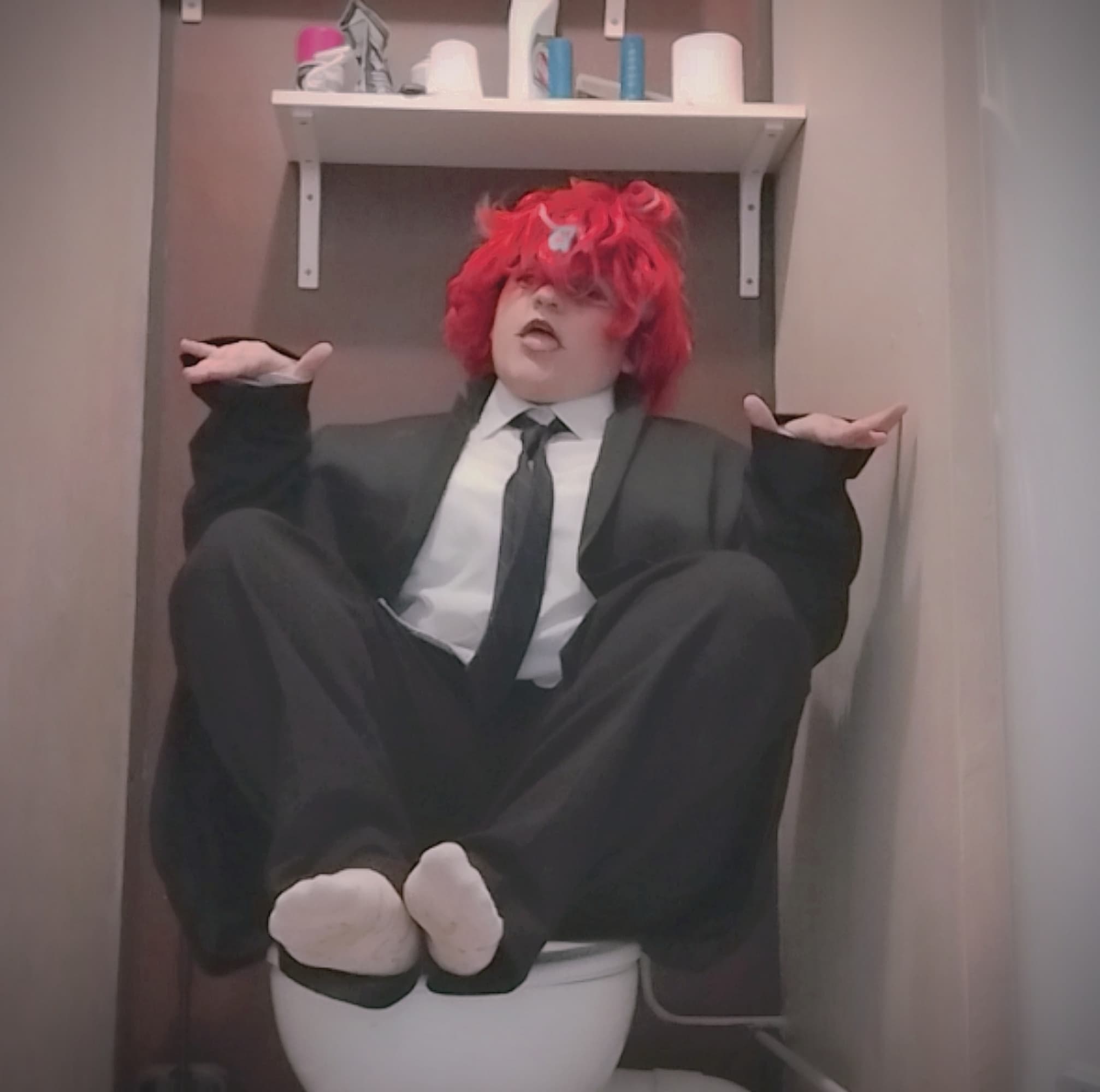 Doppo toilette scene - Photo 3