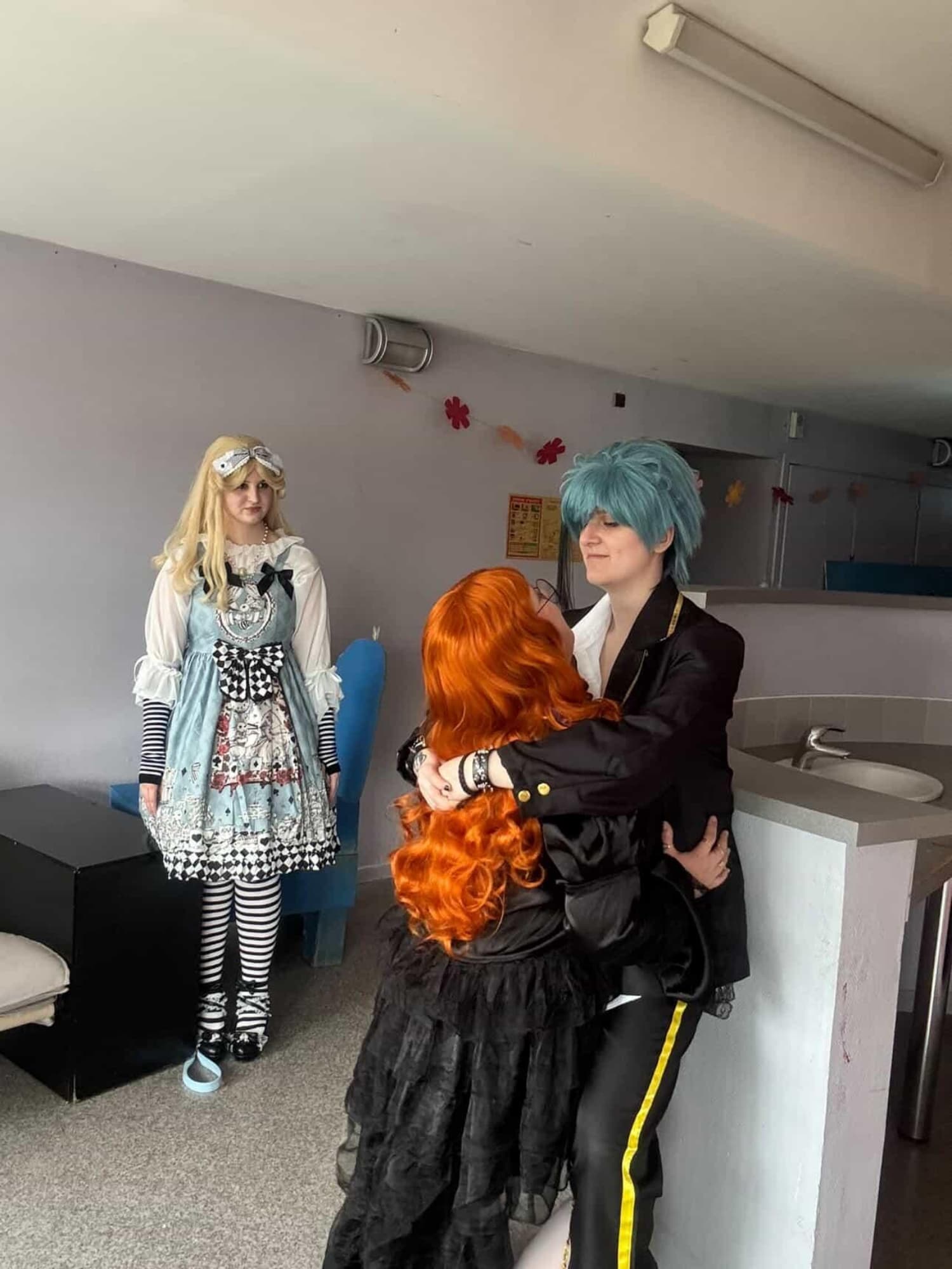 Alice  - Photo 1