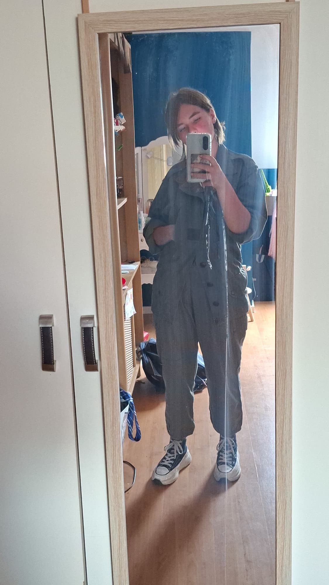 Ellie tlou  - Photo 1