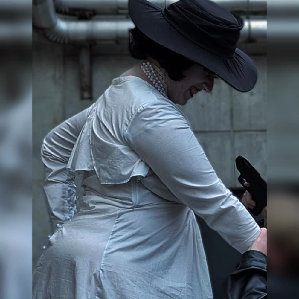 Lady Dimitrescu - Photo 4