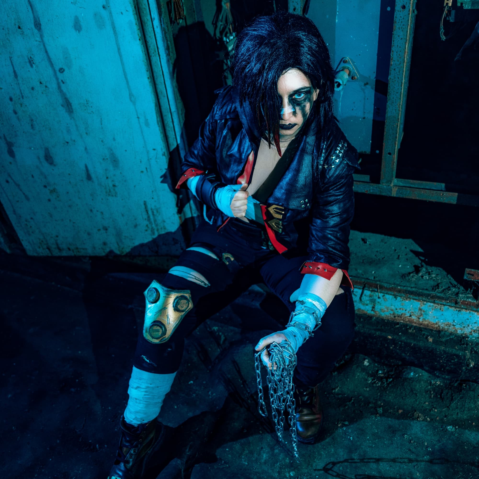 Vi Pit Fighter 💥 - Arcane cosplay photoshoot cover