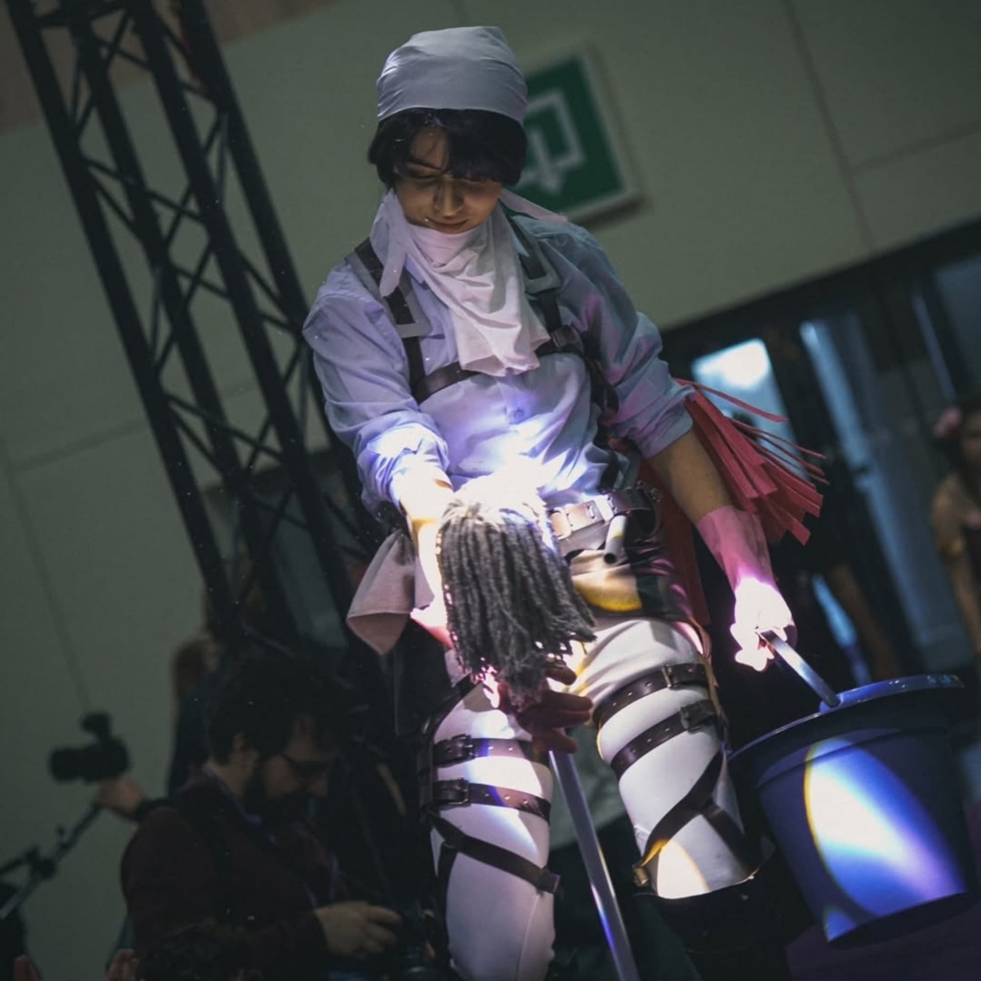 Levi nettoyage  - Attack on Titan cosplay photoshoot cover