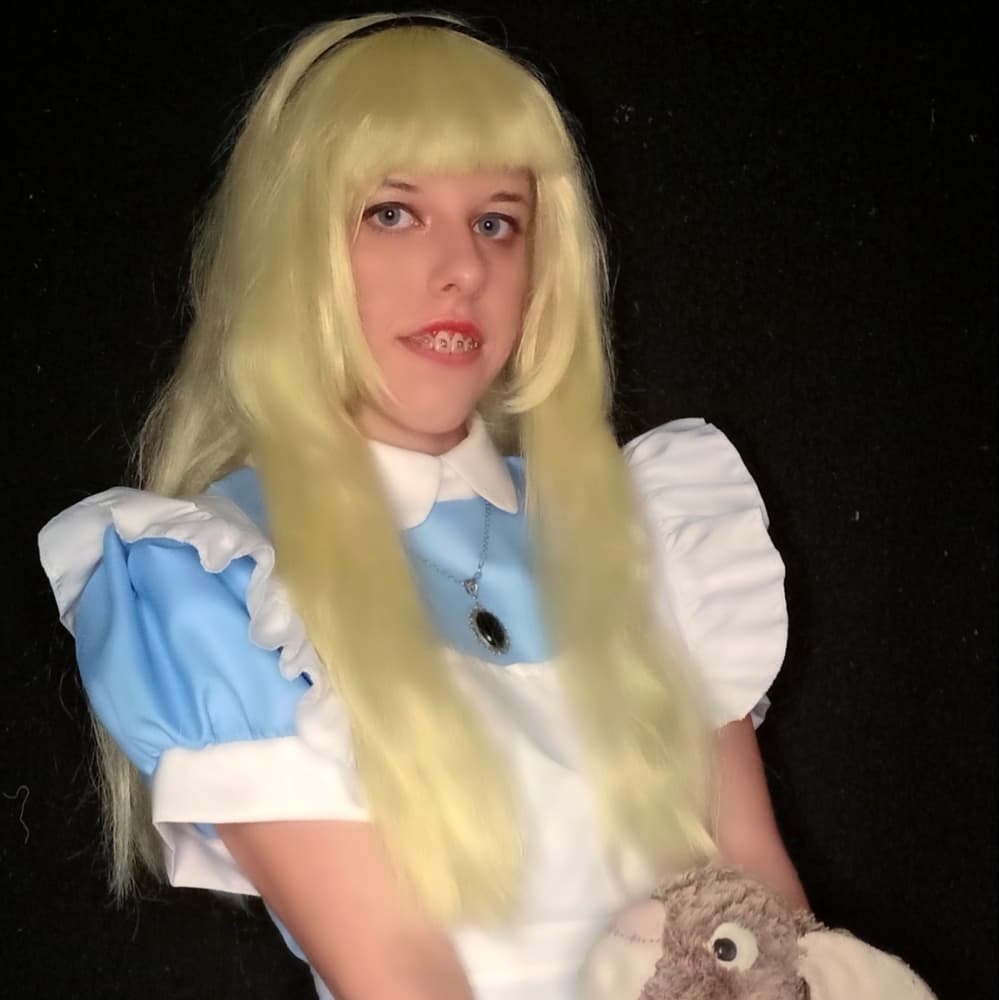 Alice  - Alice in Wonderland cosplay photoshoot cover