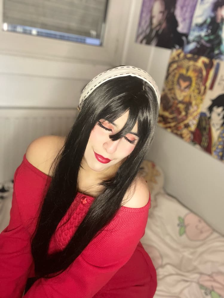 Yor Forger - Photo 7