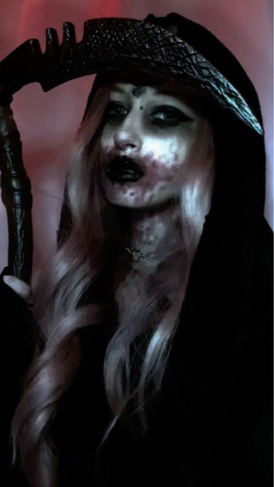 Bela Dimitrescu  - Photo 6