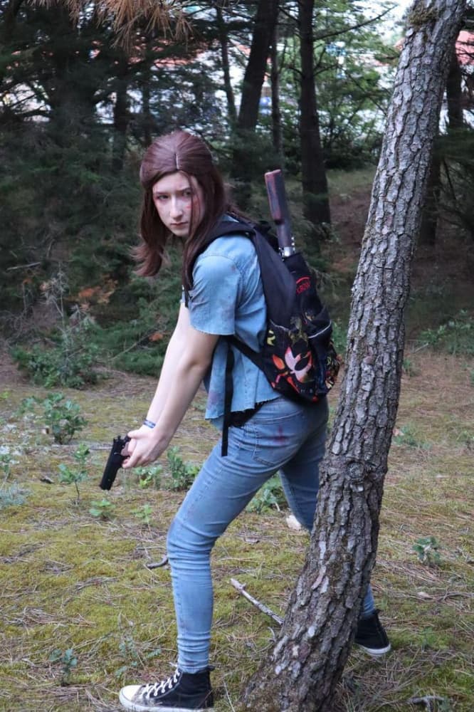 Ellie TLOU2 forest - Photo 22