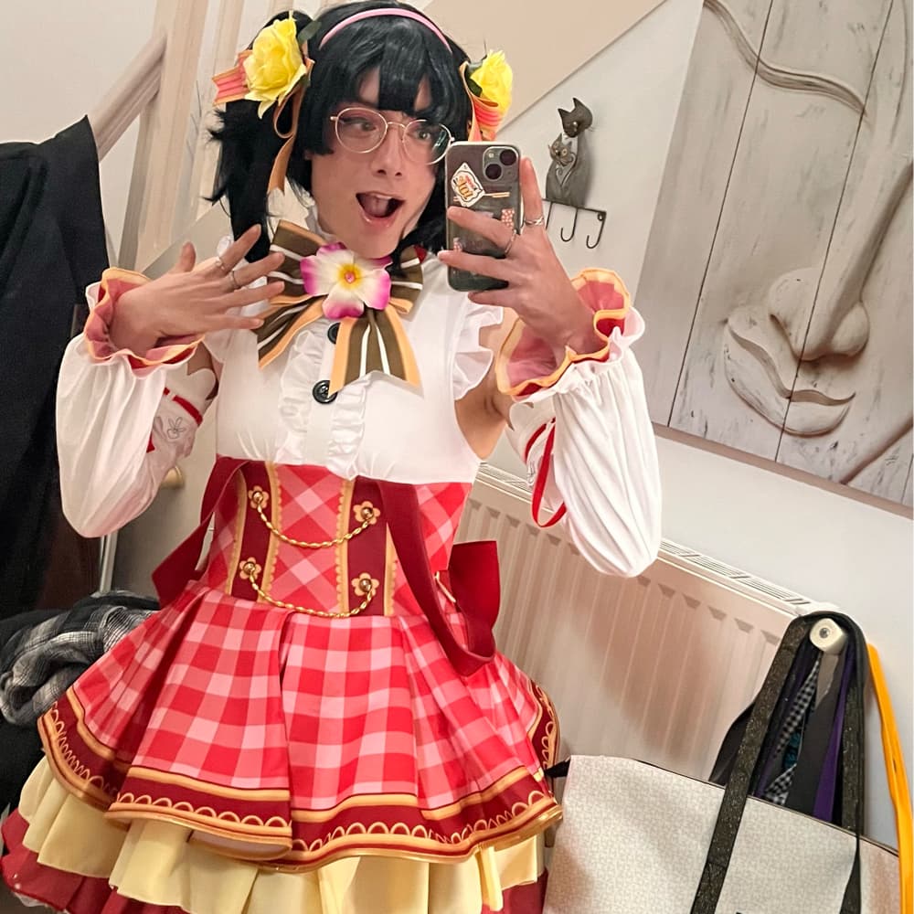 Nico flower bouquet - Love Live cosplay photoshoot cover
