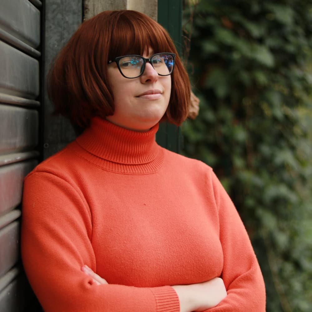 Vera - Scooby-Doo cosplay photoshoot cover