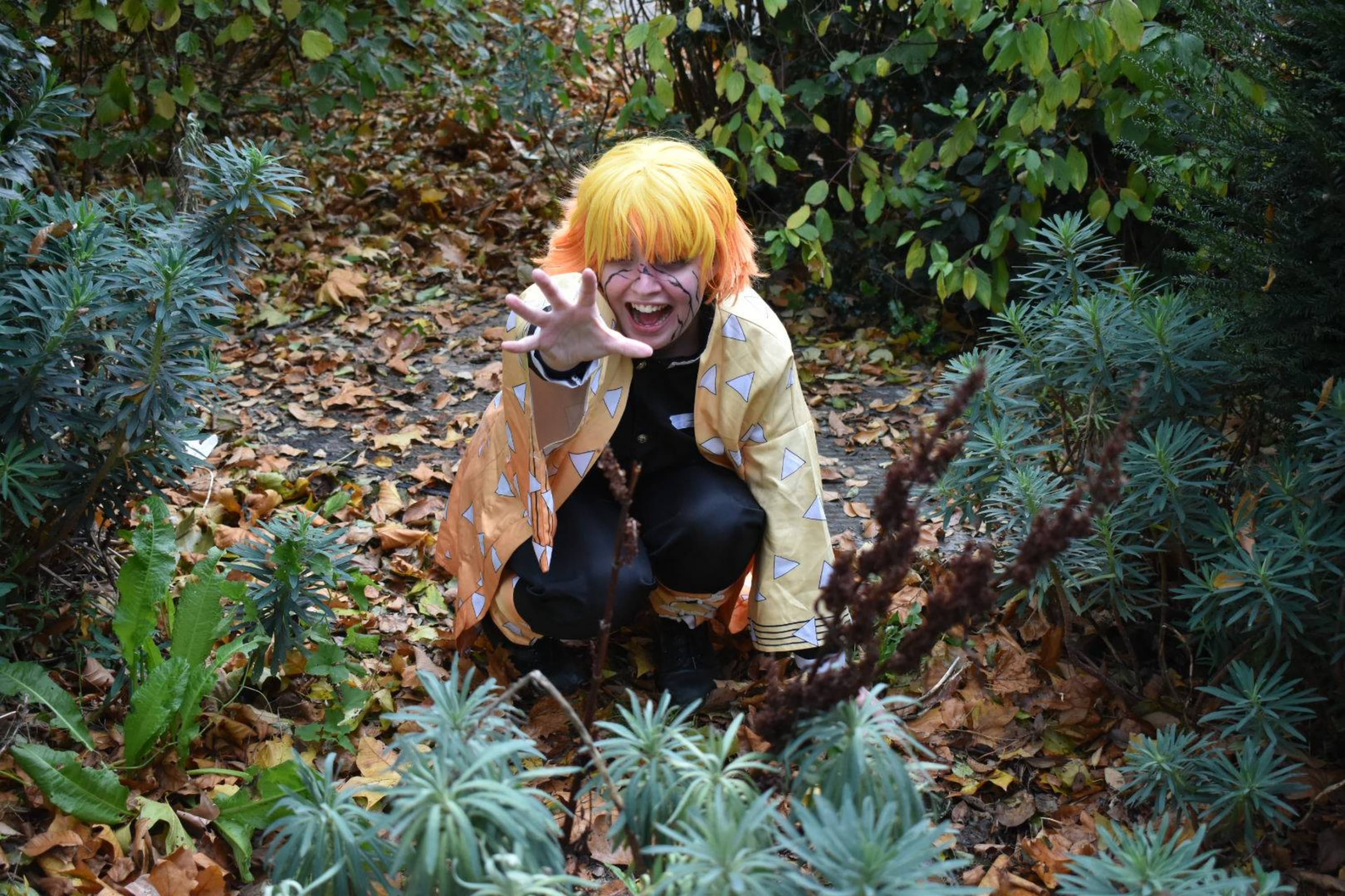 Zenitsu Agatsuma - Photo 12