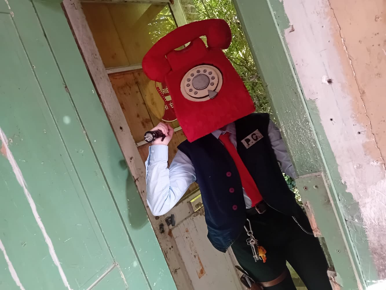 Phone guy - Photo 12