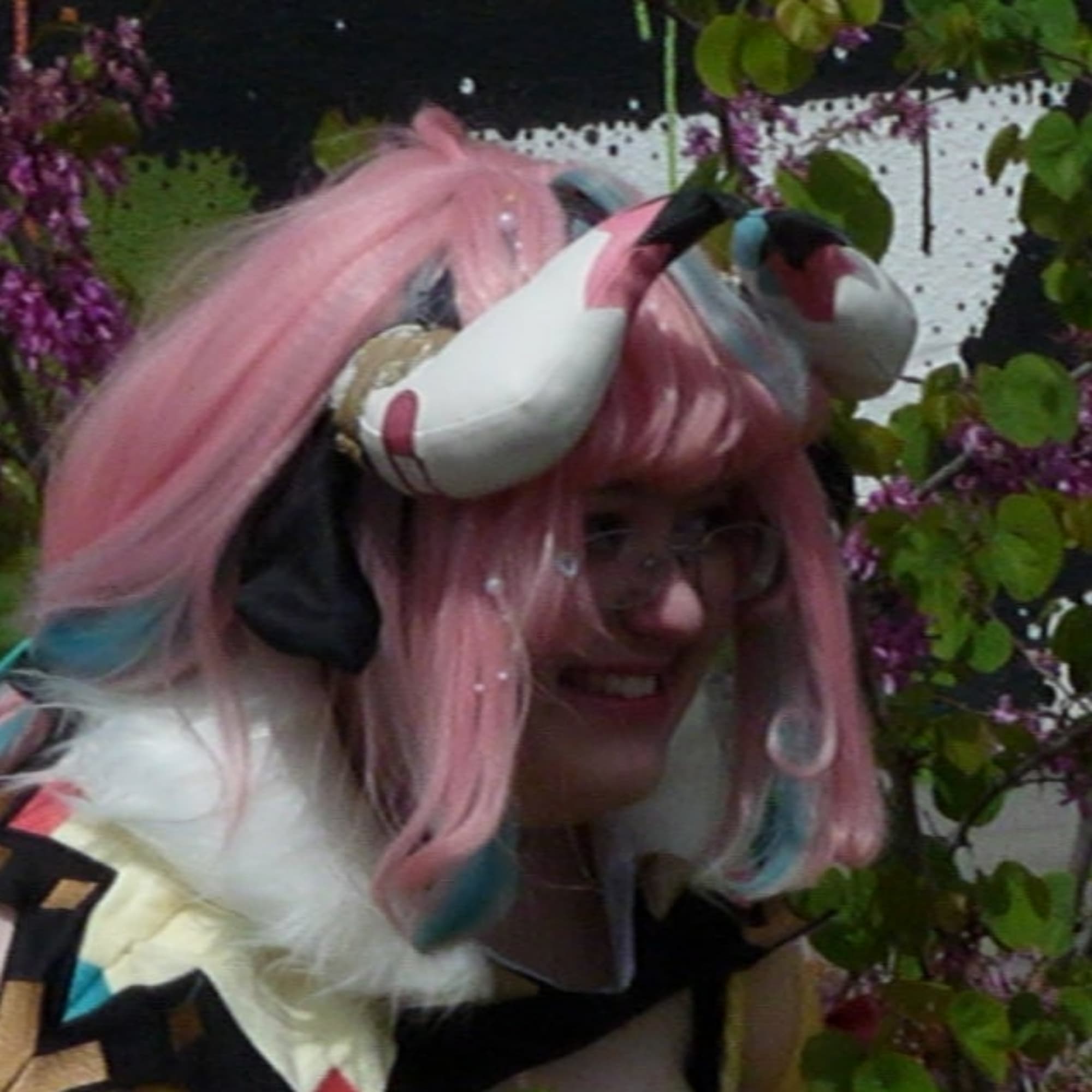 Varesa 🍔 - Genshin Impact cosplay photoshoot cover