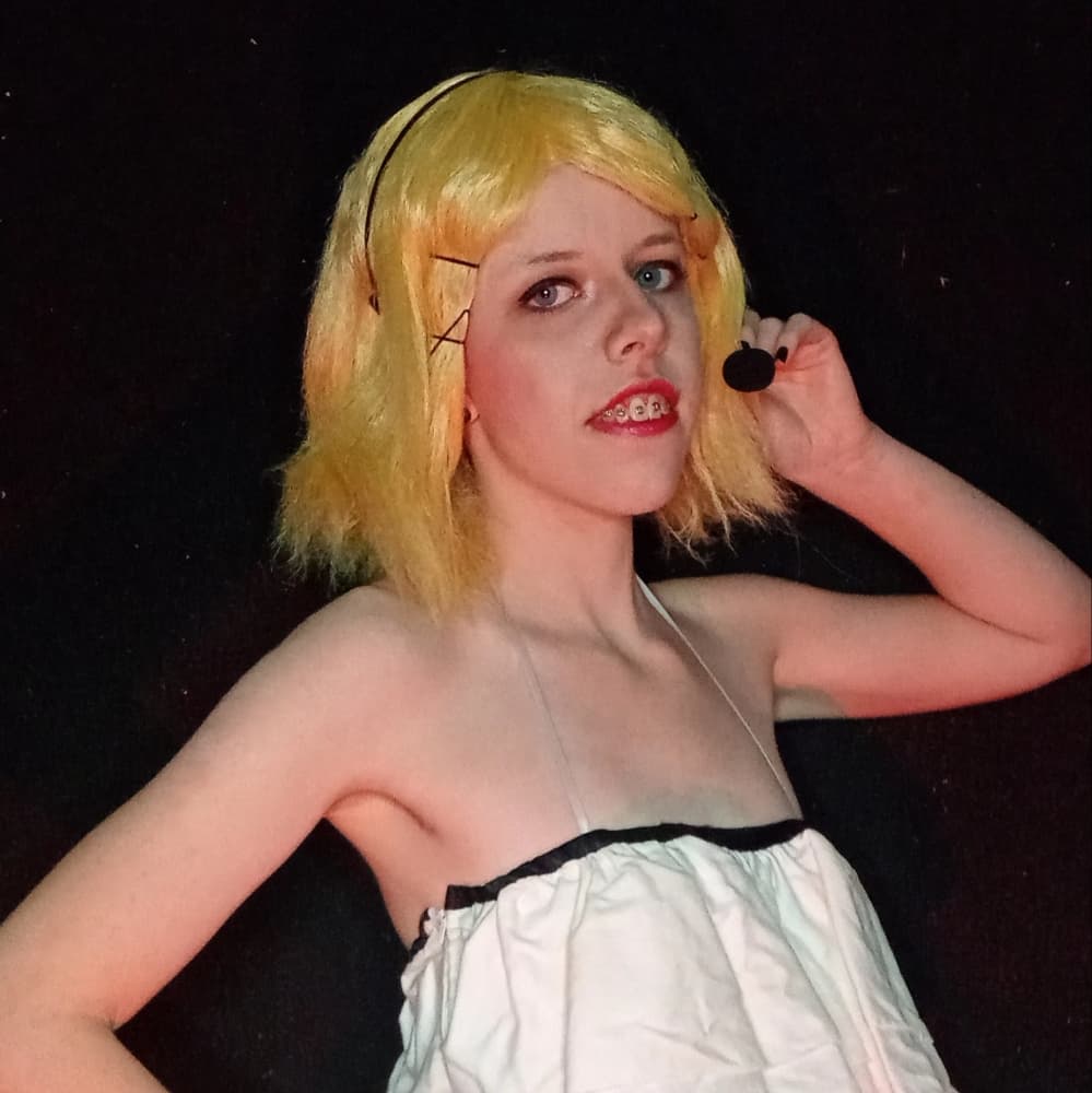 Rin adolescence - Vocaloid cosplay photoshoot cover