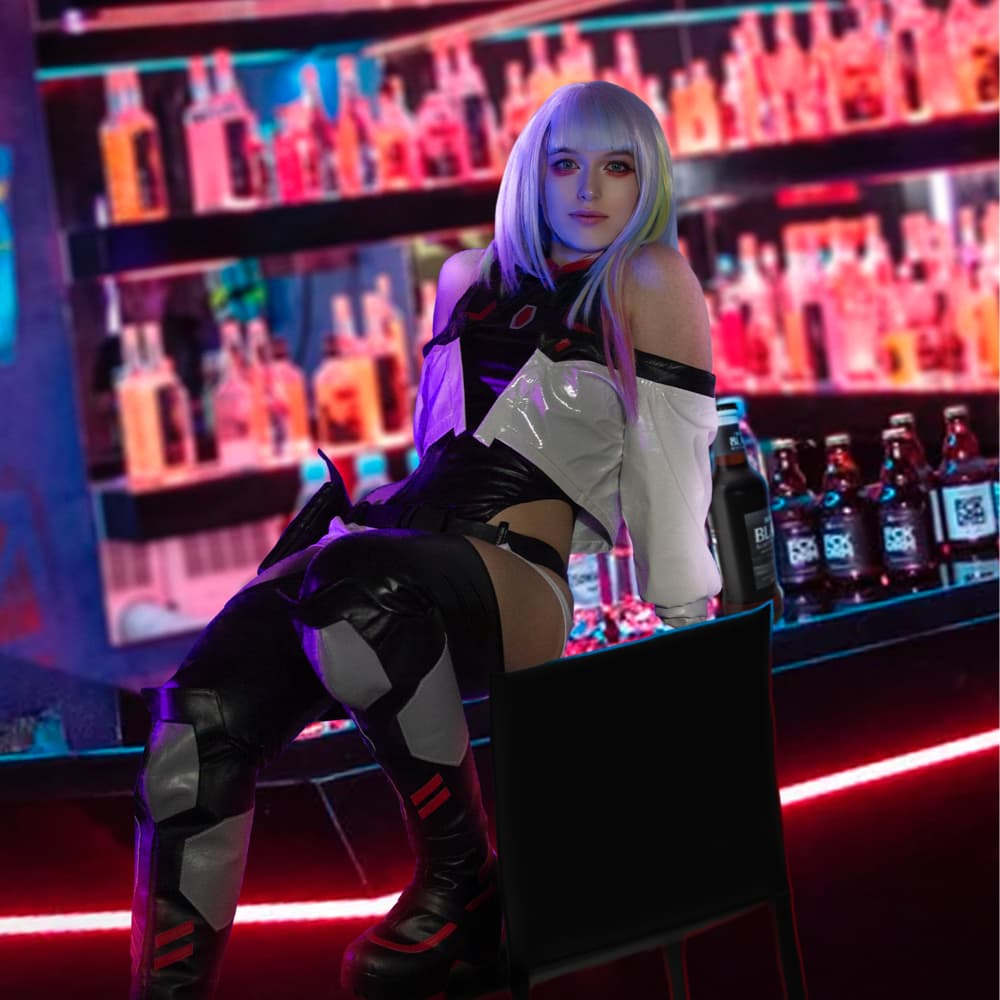 Lucy kushinada  - Cyberpunk 2077 cosplay photoshoot cover