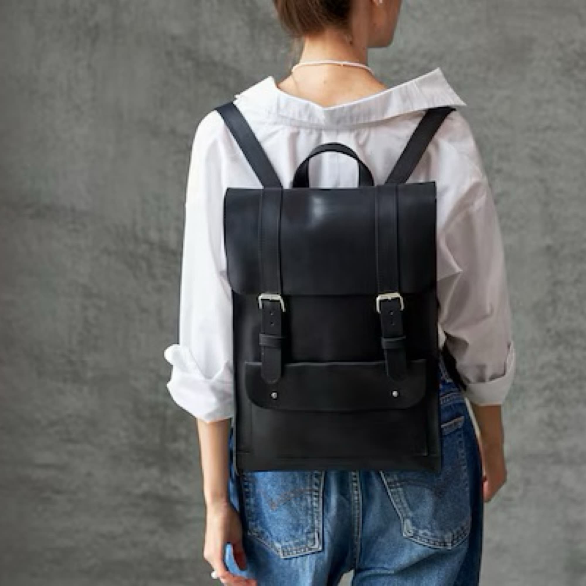 The perfect bag to go to convention (in my opinion)