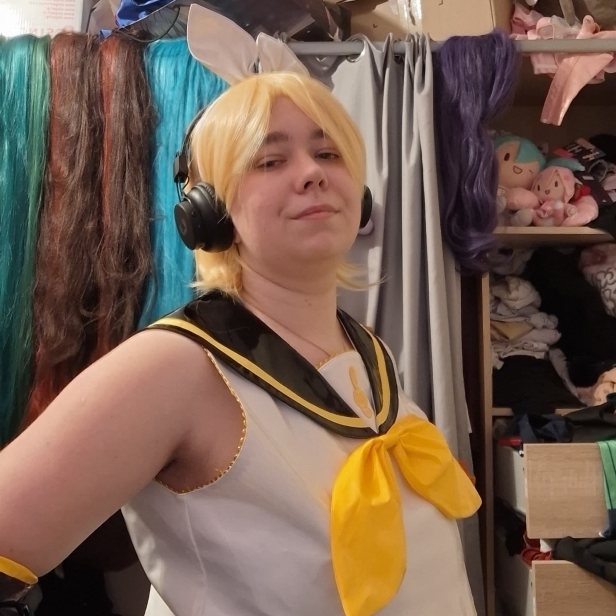 Kagamine Rin - Vocaloid cosplay photoshoot cover