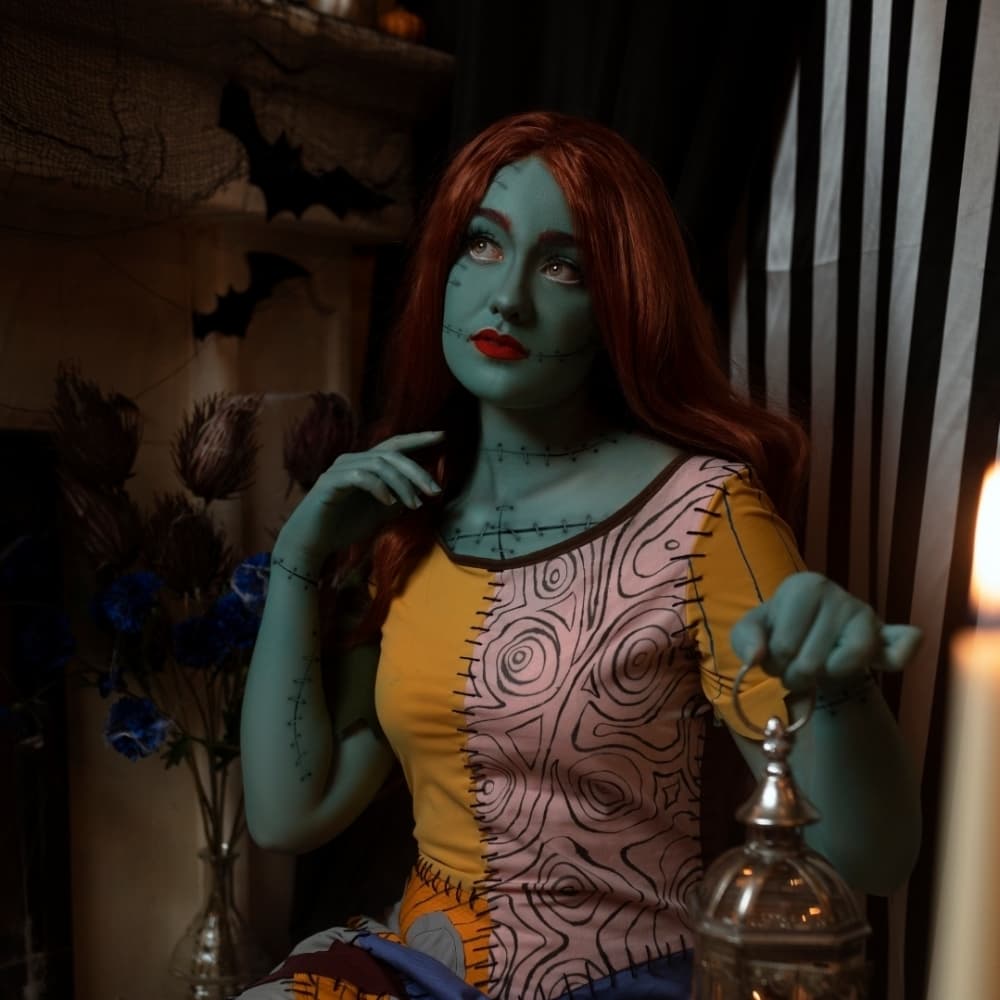 Sally intérieur - The Nightmare Before Christmas cosplay photoshoot cover