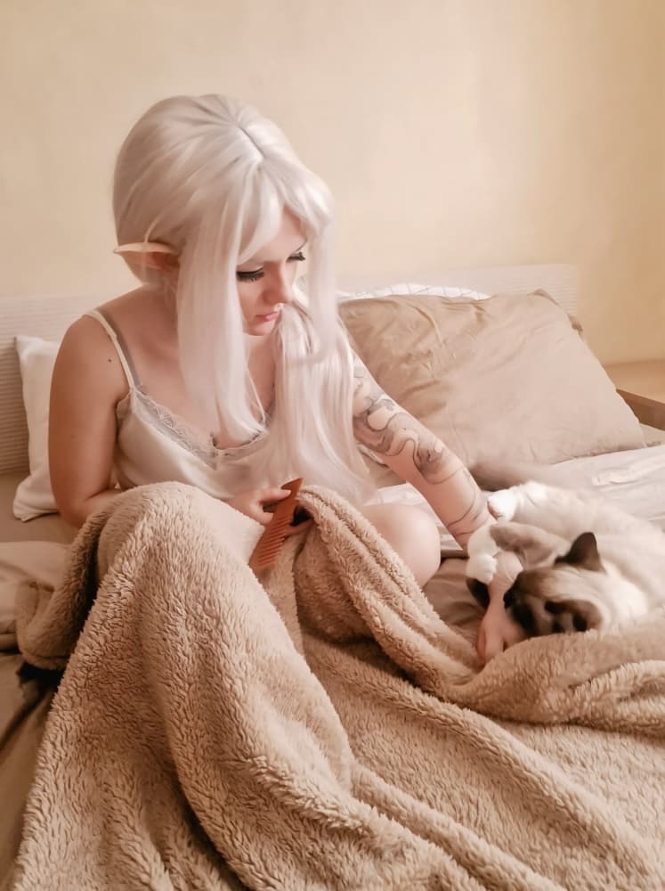 Frieren sleeping - Photo 22