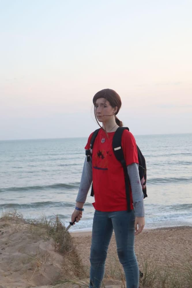 Ellie TLOU beach - Photo 11