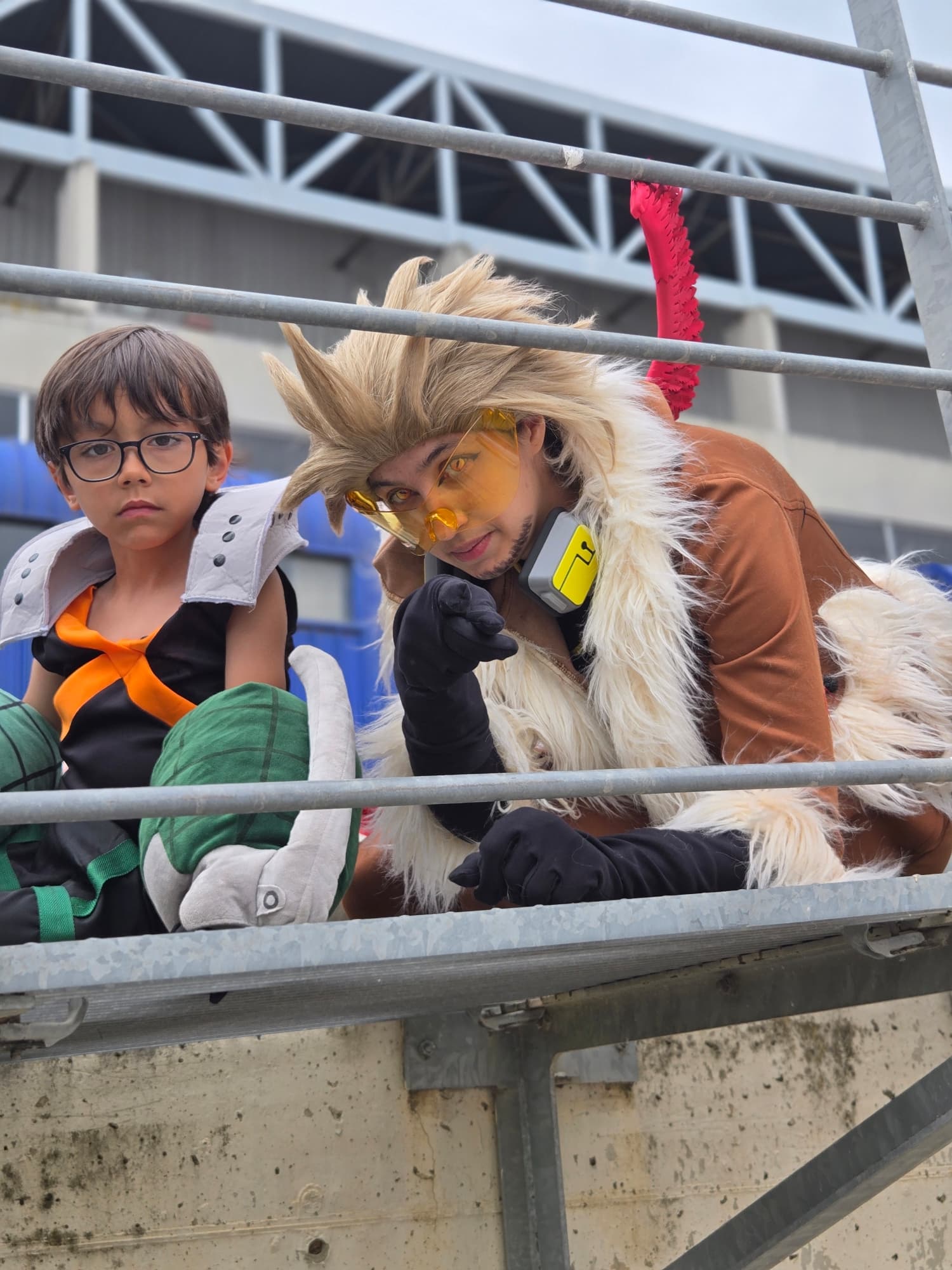 Hawks et mini bakugo - Photo 21