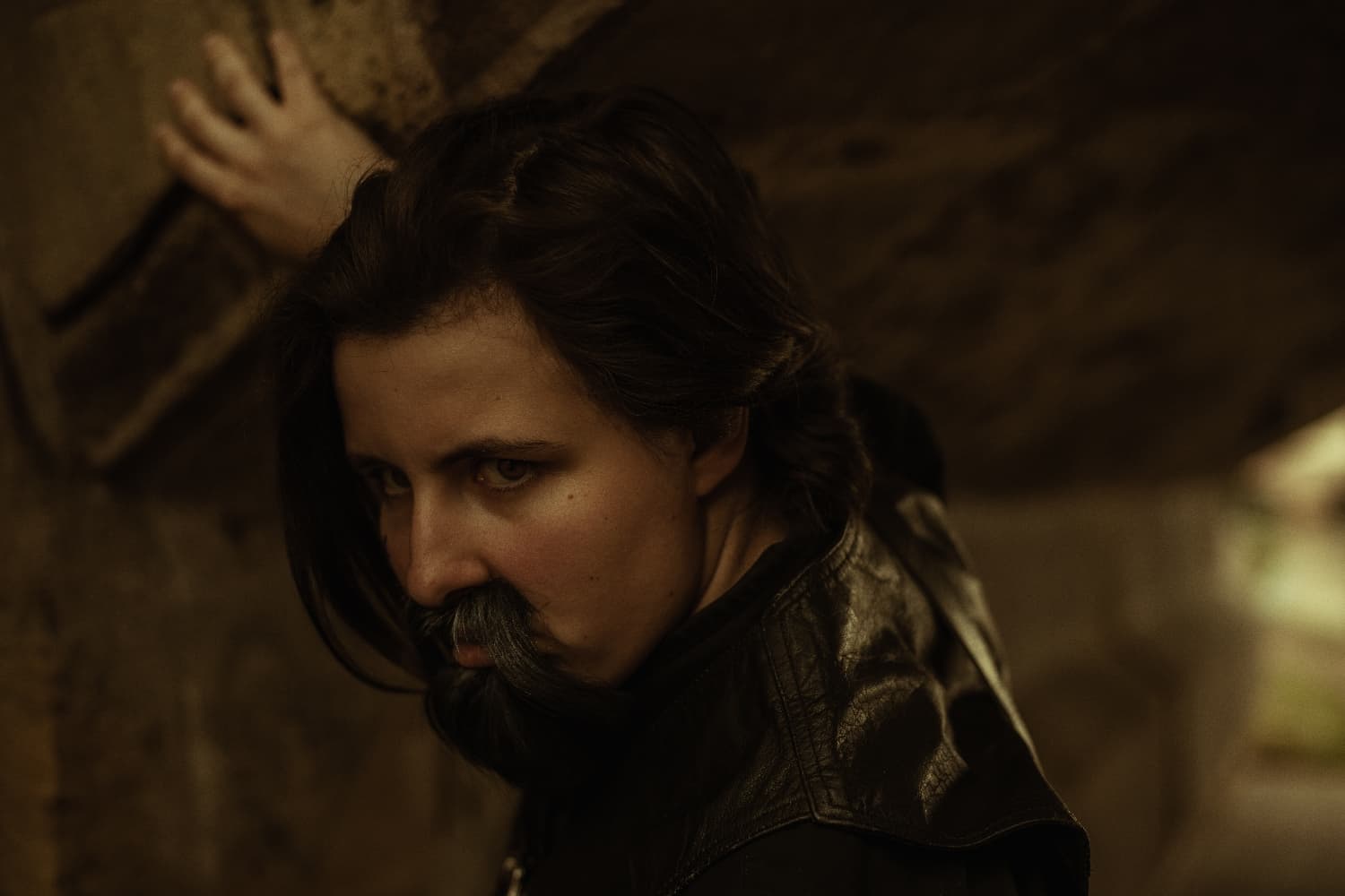 Izzy hand  - Photo 9