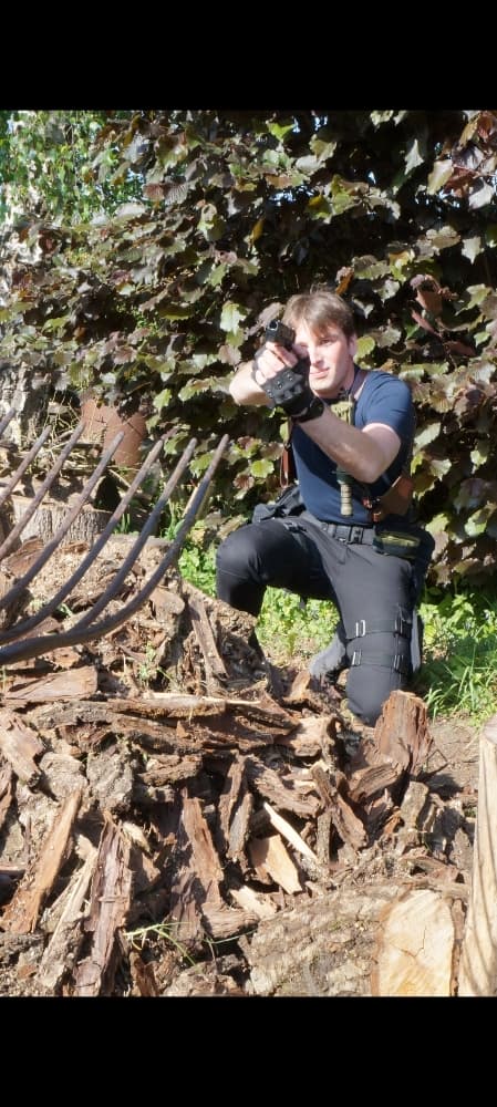 Leon Kennedy - Photo 8