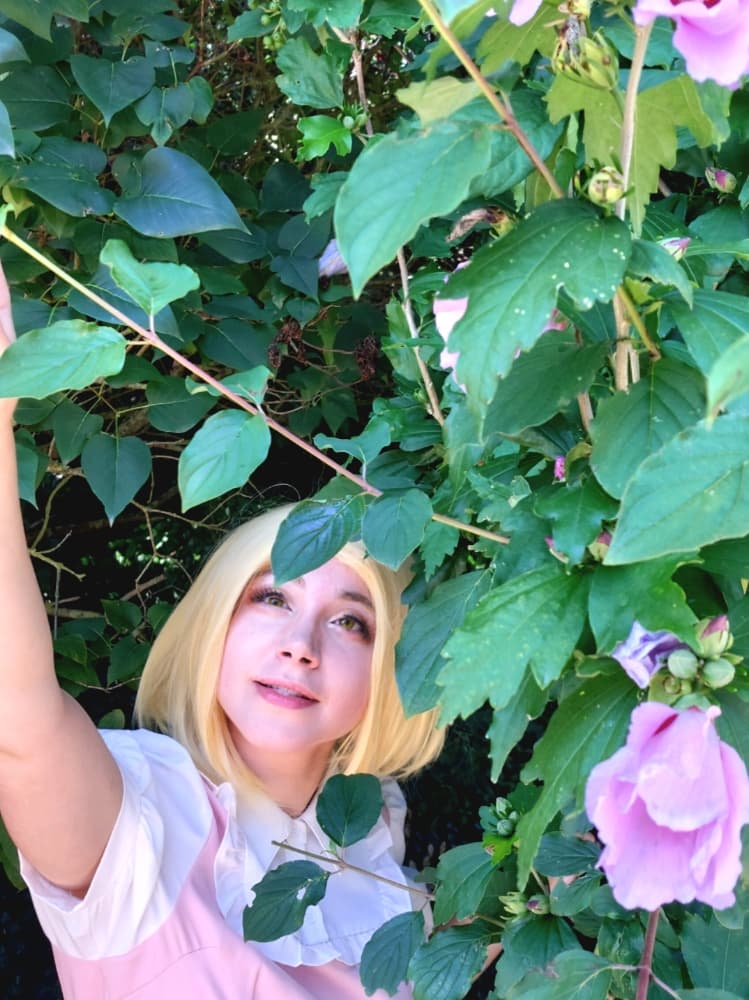 Elaine(Pink Dress) - Photo 1