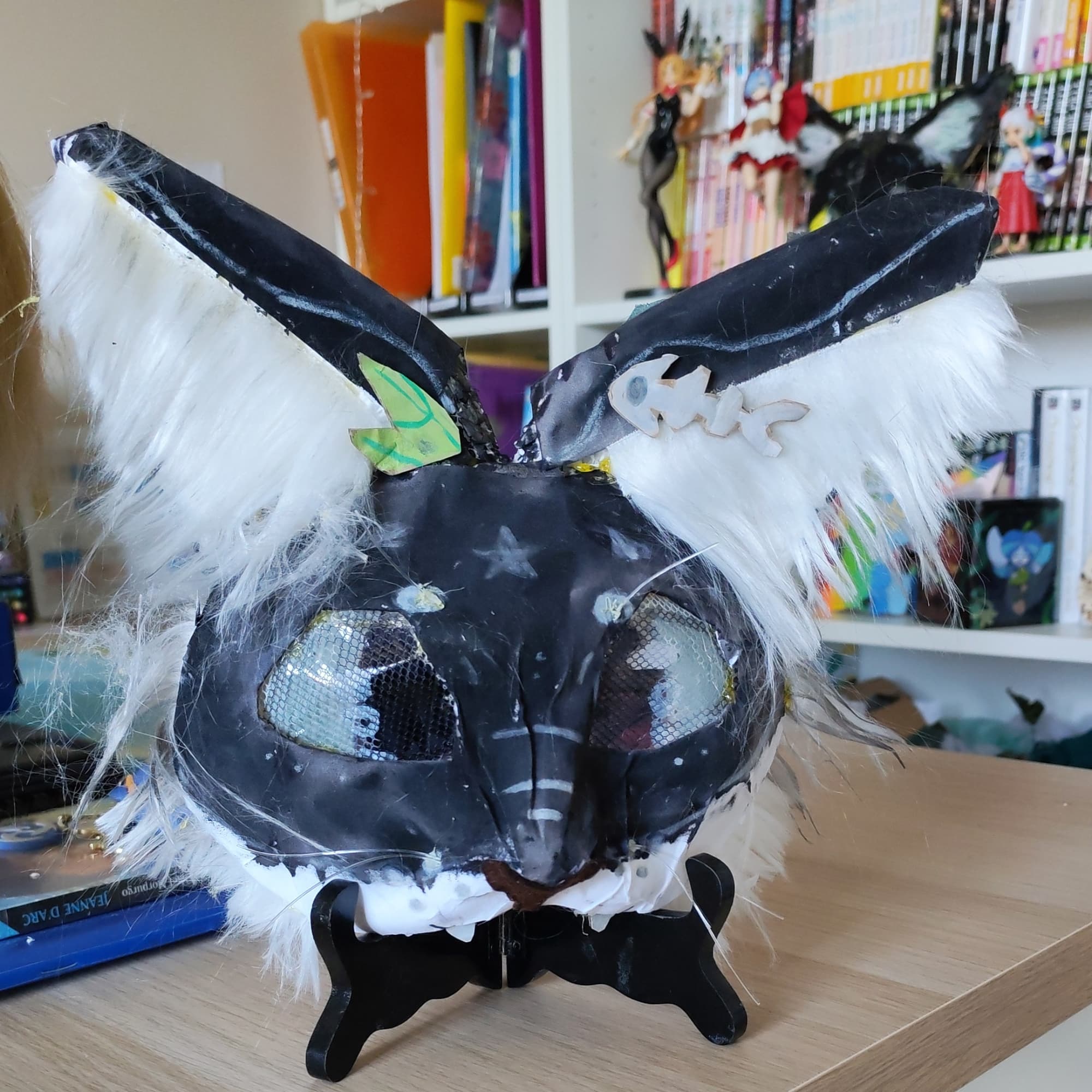 Masque Therian Shiro - Furry cosplay photoshoot cover