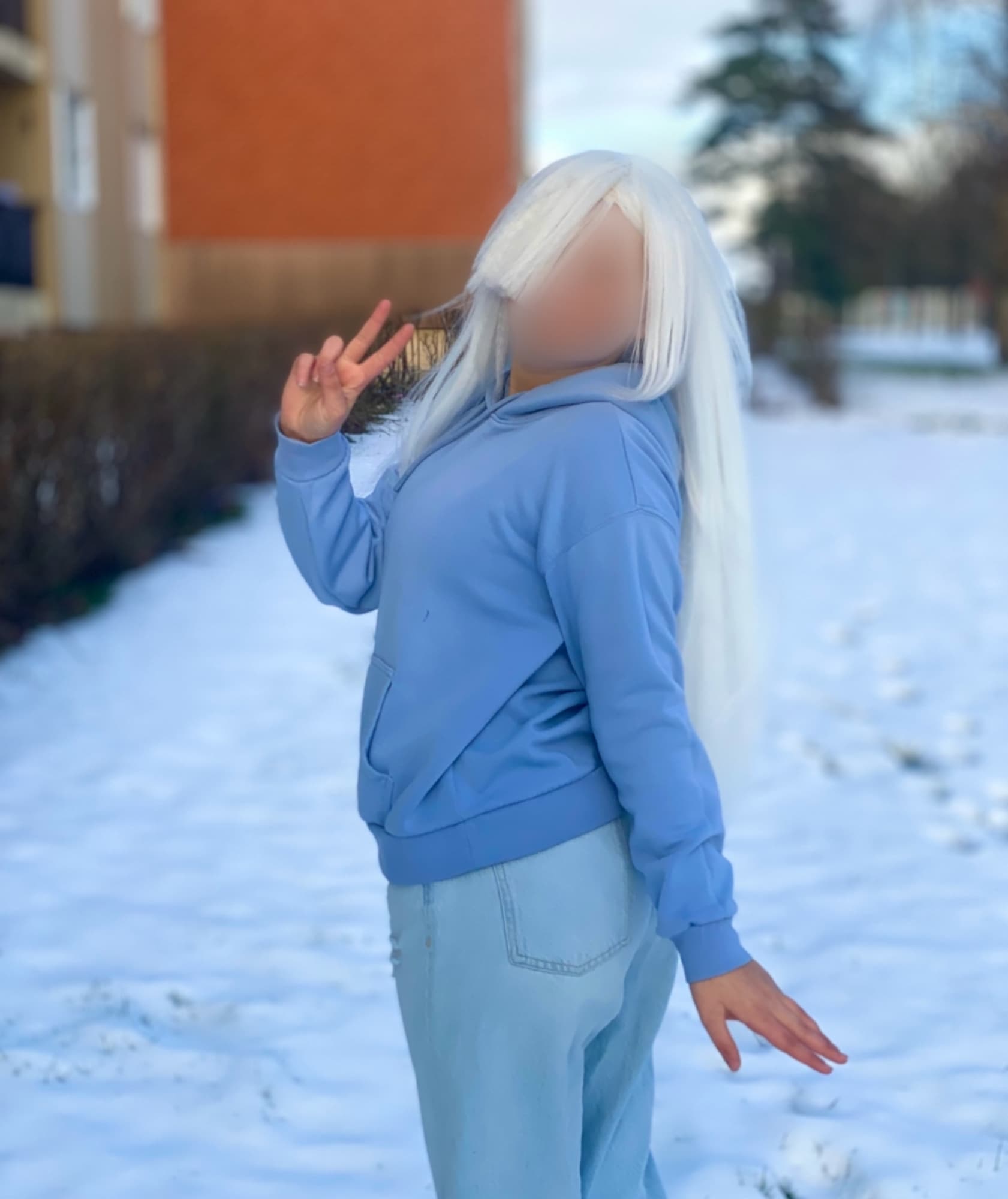 Elizabeth in snow - Photo 7