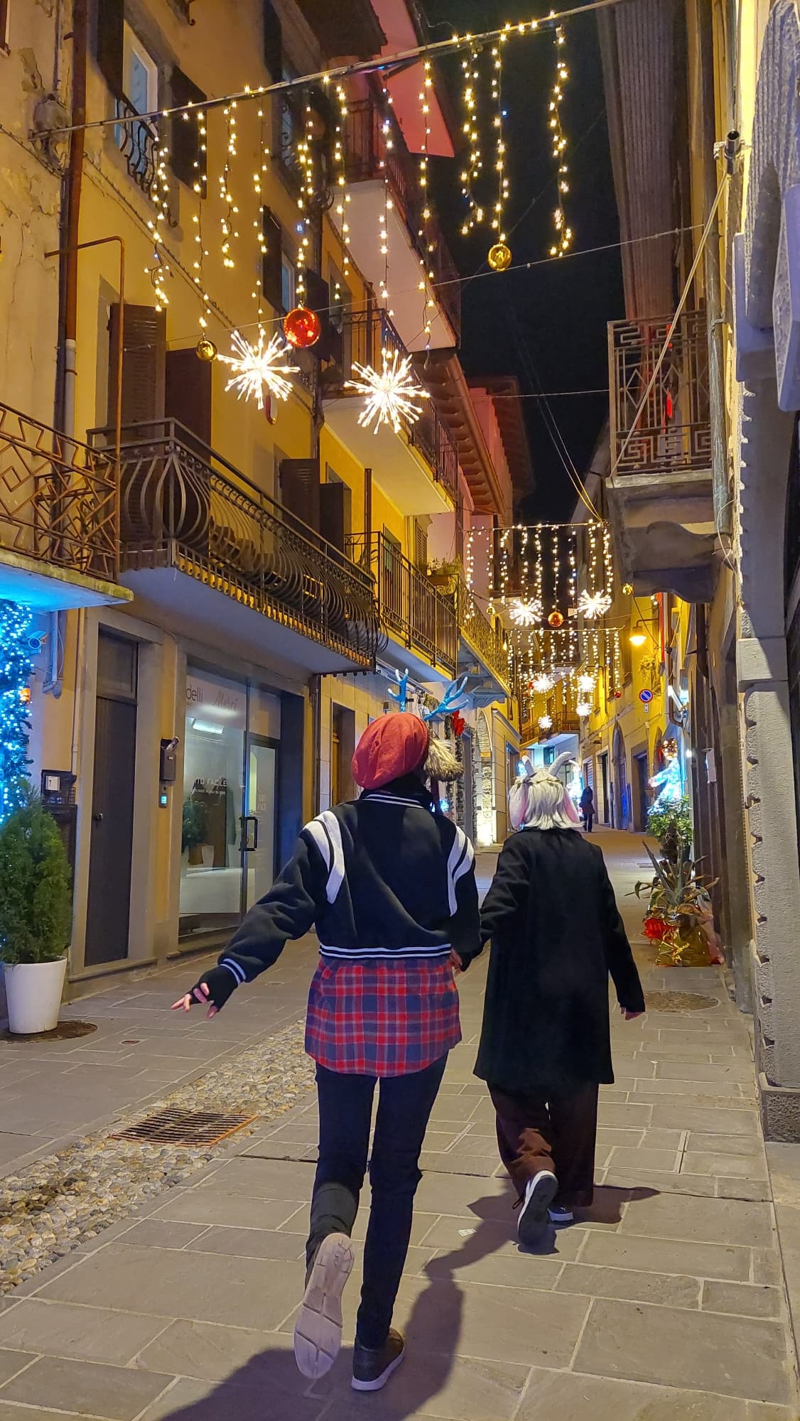 Dess and Azzy - Photo 6