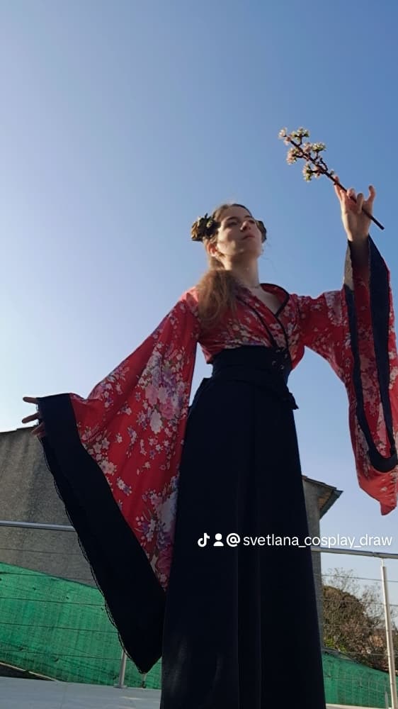 Prêtresse japonaise  - Photo 1