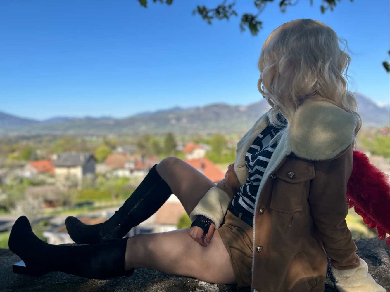 Female Hawks - Photo 2