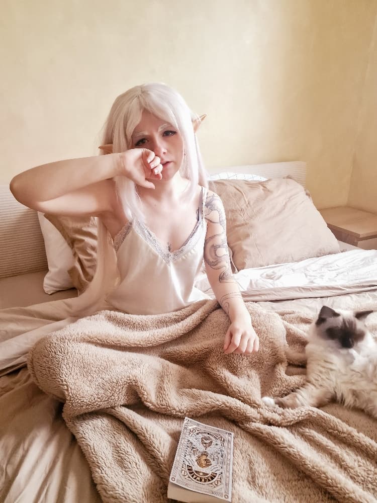 Frieren sleeping - Photo 2