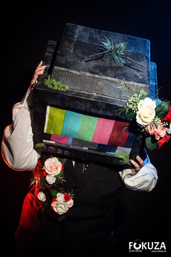 The Announcer - Photo 4