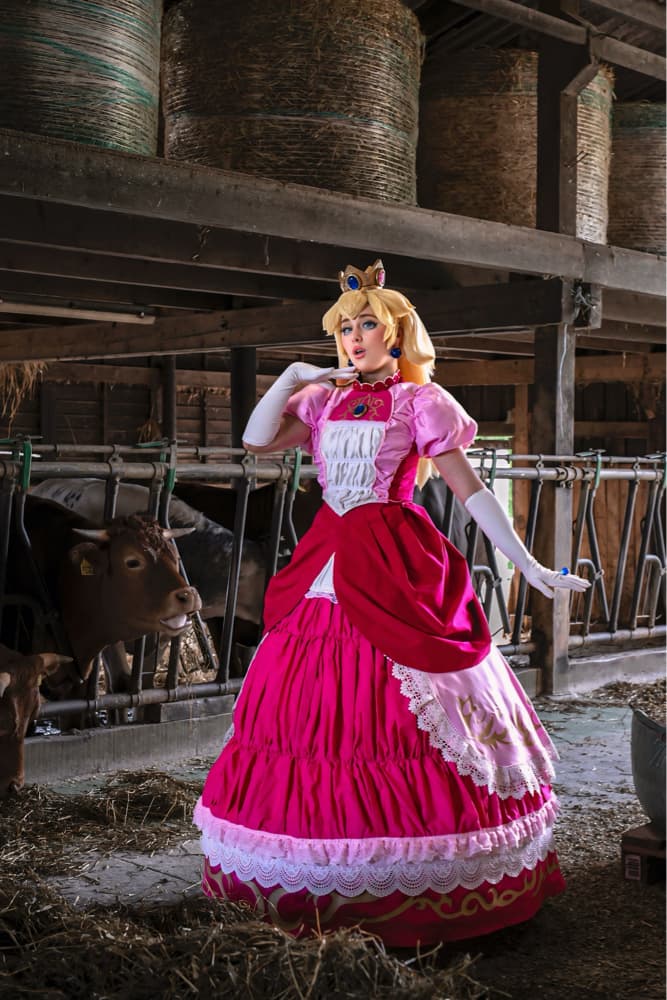 Peach at the farm 🐮 - Photo 6